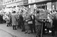 Magyarország, Budapest VII., a Thököly út Murányi utca - Cserhát utca közötti szakasza, május 1-i felvonulás résztvevői., 1962, Liszkay Ferenc, transzparens, felvonulás, Budapest, Fortepan #287588