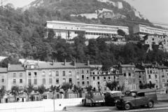 Franciaország, Grenoble, Quai Stéphane Jay, fent a Földrajzi és a Geológiai Intézet új épületei, valamint a Bastille erőd., 1962, Pécsi család, Fortepan #287680