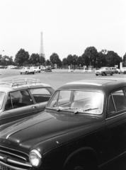 Franciaország, Párizs, Place de la Concorde, háttérben az Eiffel-torony., 1964, Pécsi család, Simca Aronde, Peugeot 403, Fortepan #287710