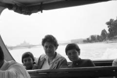 Hungary, Budapest, a felvétel a Dunán egy vízibuszon készült, háttérben a Margit híd és a Parlament, jobbra a Margit-sziget., 1960, Pécsi család, water bus, Danube, Fortepan #287733