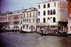 Olaszország, Velence, Canal Grande, balról a második a Palazzo Dandolo Paolucci., 1973, Tóth Pál, Fortepan #287760