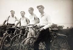 Hungary, Balatonakarattya, a felvétel a magasparton készült., 1933, Fábián István, bicycle, Fortepan #287795