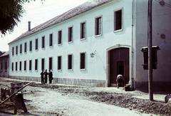 Magyarország, Székesfehérvár, Vértanú utca 22., a Vörös Október Férfi Ruhagyár székesfehérvári üzeme., 1955, Csaba László örökösei, színes, épület, Fortepan #287823