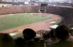 Magyarország, Népstadion, Budapest XIV., Budapesti Honvéd SE - Budapesti Kinizsi SK 0 : 0 NBI-es bajnoki labdarúgó mérközés1955. március 27-én., 1955, Csaba László örökösei, színes, nézőtér, stadion, labdarúgás, Budapest, honvéd, Fortepan #287865