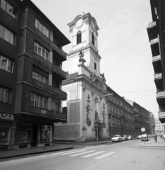 Magyarország, Budapest V., Váci utca - Nyáry Pál utca kereszteződés, Belvárosi Szent Mihály-templom (Angolkisasszonyok temploma)., 1968, Építésügyi Dokumentációs és Információs Központ, VÁTI, utcakép, barokk-stílus, katolikus, Budapest, Angolkisasszonyok, Fortepan #28787