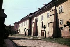 Slovakia, Spišské Podhradie, Szepeshely, balra a Szent Márton-székesegyház, jobbra a Püspöki palota., 1955, Csaba László örökösei, colorful, Fortepan #287877