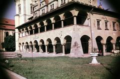 Slovakia, Levoča, Városháza és mögötte a Szent Jakab-templom., 1955, Csaba László örökösei, public building, colorful, archway, Fortepan #287883