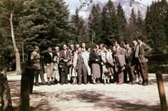 Slovakia,High Tatras, Tatranská Lomnicá, 1956, Csaba László örökösei, colorful, tableau, coat draped over arm, excursion, Fortepan #287892