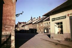 Slovakia, Košice, Domonkos tér (Dominikánske námestie), háttérben a Szent Erzsébet-főszékesegyház (Dóm) toronycsúcsa látszik., 1956, Csaba László örökösei, colorful, Fortepan #287898