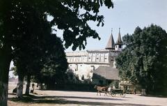 Romania,Transylvania, evangélikus erődtemplom., 1956, Csaba László örökösei, colorful, Horse-drawn carriage, fortified church, Saxon ethnicity, chariot, Fortepan #287904