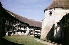 Romania,Transylvania, evangélikus erődtemplom., 1956, Csaba László örökösei, colorful, tracery, stairs, fortified church, Saxon ethnicity, Fortepan #287907