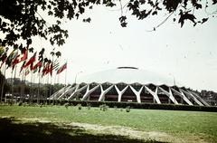 Olaszország, Róma, Piazza Apollodoro, Palazzetto dello Sport., 1960, Csaba László örökösei, színes, zászlórúd, Fortepan #287944