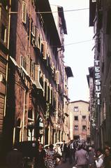 Olaszország, Firenze, Via dei Calzaiuoli a Piazza de Cimatori felé., 1960, Csaba László örökösei, színes, utcakép, zsalugáter, Fortepan #287974