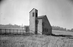 Magyarország, Kazincbarcika, Városi temető ravatalozója., 1966, Építésügyi Dokumentációs és Információs Központ, VÁTI, lámpa, dombormű, falikép, ravatalozó, Fortepan #28801