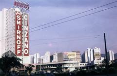 Brazília, Belo Horizonte, Praça Raul Soares., 1962, Csaba László örökösei, Pirelli-márka, reklám, Cinzano-márka, Fortepan #288010