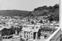 Magyarország, Salgótarján, látkép a Karancs szállóból, előtérben a Fő téren a Főposta és a vasútállomás., 1966, Építésügyi Dokumentációs és Információs Központ, VÁTI, autóbusz, magyar gyártmány, Ikarus-márka, látkép, Ikarus 66, vasútállomás, Fortepan #28804