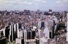 Brazília, Sao Paulo, a város látképe, a jobb alsó sarokban a Catedral Evangélica de São Paulo, az első független presbiteriánus templom São Paulóban, 1903-ban avatták fel., 1962, Csaba László örökösei, Fortepan #288044