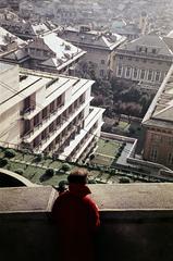 Olaszország, Genova, Belvedere Luigi Montaldo, kilátás a Chiostro di San Francesco di Castelletto és a Palazzo Albini felé., 1963, Csaba László örökösei, színes, Fortepan #288087