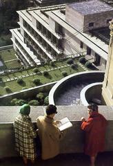 Olaszország, Genova, Belvedere Luigi Montaldo, kilátás a Chiostro di San Francesco di Castelletto és a Palazzo Albini felé., 1963, Csaba László örökösei, színes, Fortepan #288088