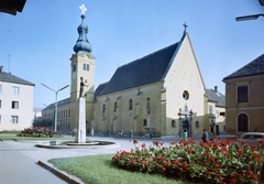 Magyarország, Szombathely, Savaria tér, Szent Erzsébet Ferences Plébánia, Savaria-kút (Marton László, 1955.)., 1967, Építésügyi Dokumentációs és Információs Központ, VÁTI, templom, színes, kút, szobor, Fortepan #28810