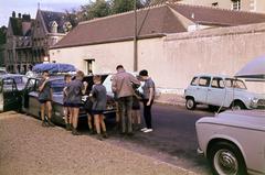 Franciaország, Chartres, Rue de Bethléem, balra a Cloître Notre Dame., 1963, Csaba László örökösei, színes, Renault 4, Fortepan #288121