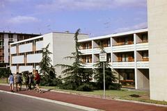 Franciaország, Sarcelles, a Rue Jean-Philippe Rameau a Rue François Couperin felé., 1963, Csaba László örökösei, színes, Fortepan #288122