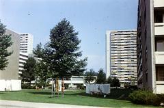 Svájc, Bern, Waldmannstrasse 31., játszótér (Spielplatz Tscharnergut)., 1964, Csaba László örökösei, színes, Fortepan #288154