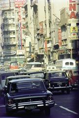 Argentína, Buenos Aires, Avenida Corrientes, balra az Alejandro Virasoro Edificio El Trust épülete az Avenida 9 de Julio sarkán., 1969, Csaba László örökösei, Fortepan #288206