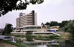 Romania,Transylvania, Oradea, a Hotel Dacia a Sebes-Körös partján., 1971, Csaba László örökösei, Fortepan #288241