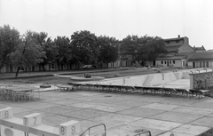 Magyarország, Gyöngyös, Pesti út (Vörös Hadsereg útja) 39., városi uszoda és strand (később Dr. Csépe György Uszoda és Termálstrand)., 1976, Építésügyi Dokumentációs és Információs Központ, VÁTI, strand, uszoda, rajtkő, Fortepan #28826