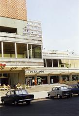 Németország, Berlin, Kelet-Berlin, Rathausstraße - Jüdenstraße sarok, a képen a Rathauspassagen Haus der Mode nevű üzlete., 1973, Csaba László örökösei, NDK, Fiat 125, Fortepan #288287