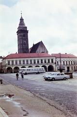 Csehország, Slavonice, Fő tér (náměstí Míru), háttérben a Mária Mennybemenetele templom (Kostel Nanebevzetí Panny Marie)., 1974, Csaba László örökösei, Fortepan #288308