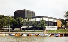 Finnország, Turku, Läntinen Rantakatu, az Aurajoki folyó túlpartján a Turun Kaupunginteatteri (Turku Városi Színház)., 1978, Csaba László örökösei, Fortepan #288479