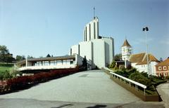 Ausztria, Stegersbach, Kirchengasse, Heilig-Geist-Kirche, ettől jobbra a Rumänisch-Orthodoxe Pfarrkirche látható., 1981, Csaba László örökösei, templom, Fortepan #288560