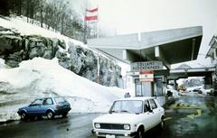 Austria,Italy, Plöcken-hágó (Plöckenpass / Passo di Monte Croce Carnico), határátkelőhely., 1984, Csaba László örökösei, number plate, automobile, Zastava-brand, border crossing, Toyota-brand, Fortepan #288584