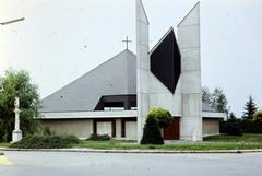 Austria, Szűz Mária mennybevételének és Szent Benedeknek szentelt templom., 1986, Csaba László örökösei, church, colorful, cross, modern architecture, Fortepan #288602