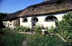 Hungary, Balatonfüred, 1986, Csaba László örökösei, colorful, vernacular architecture, thatch roof, porch, Fortepan #288605