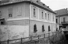 Hungary, Eger, a Kis Dobó tér 5-ös számú ház Eger-patak felőli homlokzata., 1949, Csaba László örökösei, window bars, Fortepan #288628