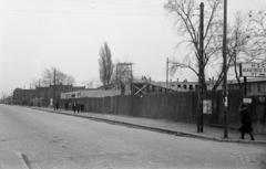 Hungary, Budapest XIX., Üllői út 303., a Hofherr-Schrantz-Clayton-Shuttleworth Magyar Gépgyári Művek Rt. iparitanuló-iskolájának építkezése (később BGSZC Ganz Ábrahám Két Tanítási Nyelvű Szakgimnázium és Szakközépiskola)., 1948, Csaba László örökösei, fence, Budapest, Fortepan #288642