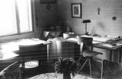 1947, Csaba László örökösei, crucifix, chair, reading lamp, desk, study, Fortepan #288681