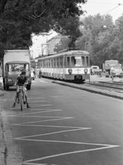 Magyarország, Budapest XXI., Csepel, Szent Imre (Tanácsház) tér., 1981, Prohászka Imre, HÉV, kerékpár, Budapest, Fortepan #288721