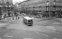 Magyarország, Budapest V.,Budapest VI., Bajcsy-Zsilinszky út, szemben a Podmaniczky (Rudas László) utca, jobbra a Nagymező utca torkolata., 1981, Prohászka Imre, Budapest, Fortepan #288901