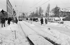 Magyarország, Budapest VIII., Fiumei (Mező Imre) út, villamosmegálló a Baross kocsiszín mellett. Jobbra a Józsefvárosi pályaudvar., 1987, Prohászka Imre, Budapest, Fortepan #288954