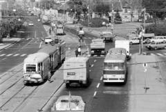 Magyarország, Budapest IV., a Váci út az Újpesti vasúti hídról nézve, jobbra az Árpád út., 1977, Prohászka Imre, Budapest, rendszám, forgalom, autóbusz, Ikarus-márka, teherautó, jelzőlámpa, villamos, Fortepan #289000