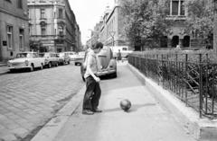 Magyarország, Budapest VIII., Horváth Mihály tér, szemben a Baross utcán túl a Német (Bacsó Béla) utca, jobbra a József Telefonközpont épülete., 1980, Prohászka Imre, Budapest, Fortepan #289010