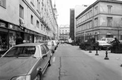 Magyarország, Budapest V., Szomory Dezső (Biermann István) tér, szemben a Bárczy István utca végénél a Szervita (Martinelli) tér., 1988, Prohászka Imre, utcakép, Budapest, Fortepan #289024