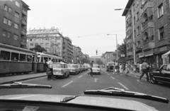 Magyarország, Budapest XI., Fehérvári út, villamosmegálló a Bocskai útnál., 1981, Prohászka Imre, Budapest, forgalom, járókelő, villamos, Fortepan #289047