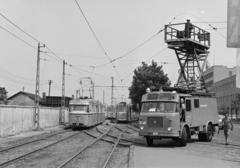 Magyarország, Budapest VIII., Kőbányi úti villamosvonal, felsővezeték szerelése az Orczy térnél., 1982, Prohászka Imre, Budapest, rendszám, teherautó, villamos, Ganz CSMG, Skoda 706 RT/MT, BKV-szervezet, sínpálya, Fortepan #289084