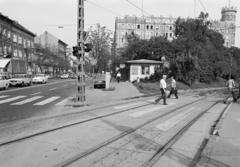 Magyarország, Budapest XII., Krisztina körút, jobbra a Széll Kálmán (Moszkva) térre vezető villamosvonal, háttérben a Postapalota., 1982, Prohászka Imre, Budapest, Fortepan #289086