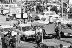 Magyarország, Budapest X., Albertirsai (Dobi István) út, használtautó-piac a BNV melletti parkolóban., 1985, Prohászka Imre, Budapest, rendszám, autópiac, Mazda-márka, Skoda-márka, Mercedes-márka, BMW-márka, Mercedes W123, Fortepan #289158